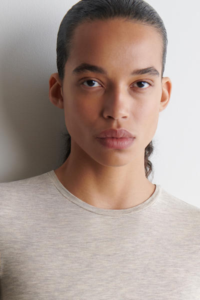 COS スリムライトウェイトTシャツ