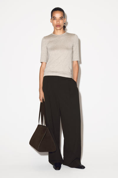 COS スリムライトウェイトTシャツ