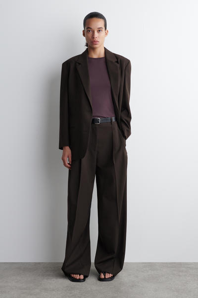 COS スリムライトウェイトTシャツ