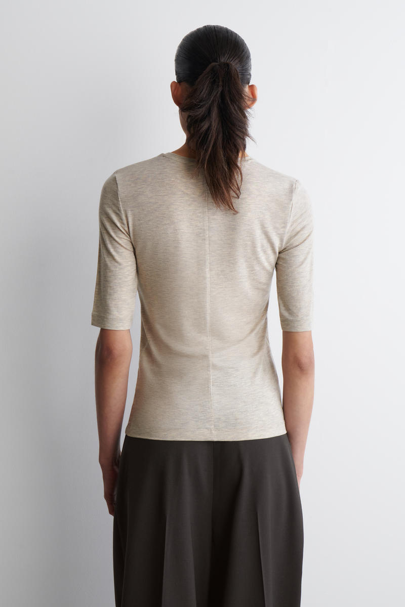 COS スリムライトウェイトTシャツ