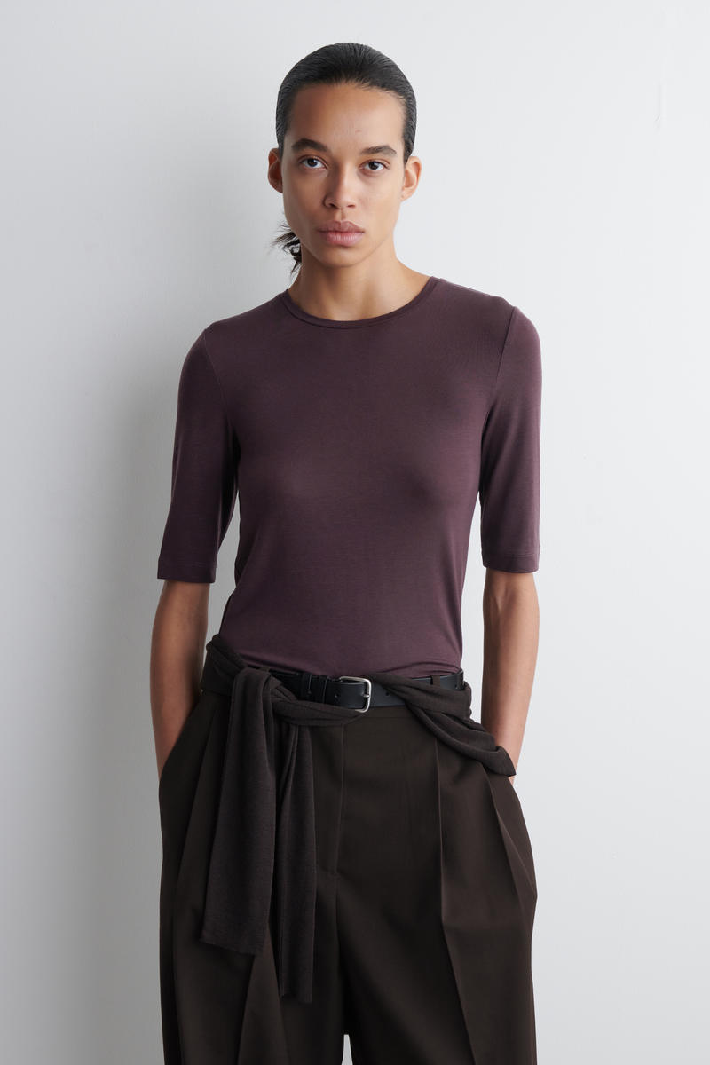 COS スリムライトウェイトTシャツ