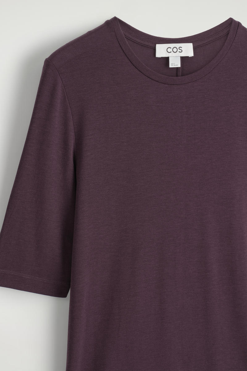 COS スリムライトウェイトTシャツ