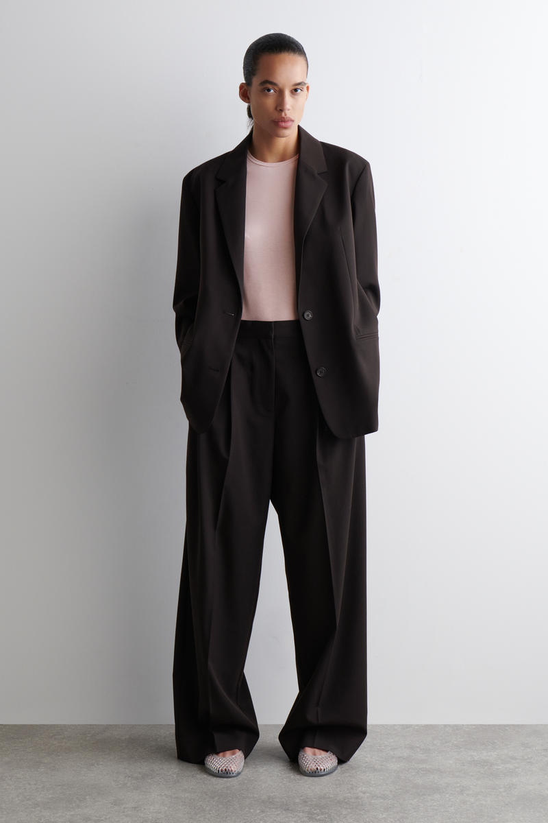 COS スリムリヨセルTシャツ