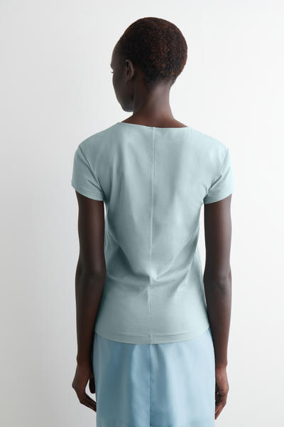 COS スクープネックTシャツ