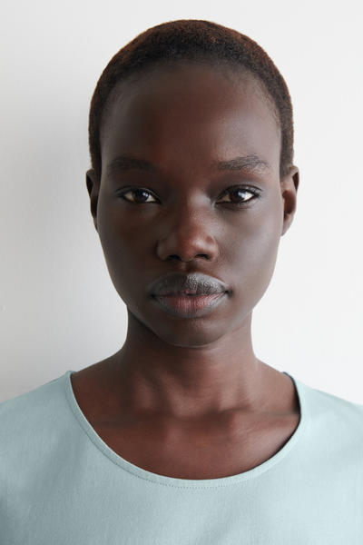 COS スクープネックTシャツ