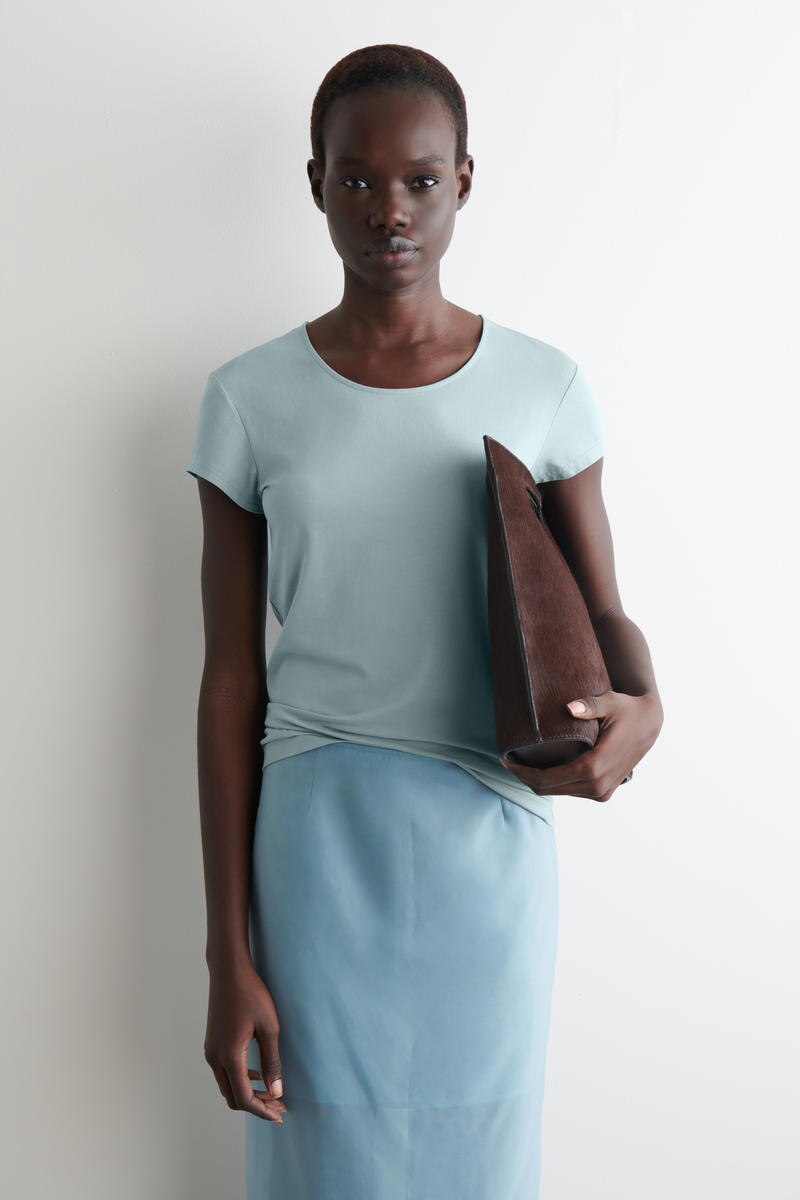 COS スクープネックTシャツ