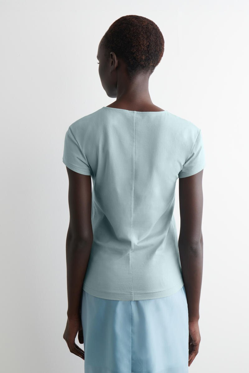 COS スクープネックTシャツ