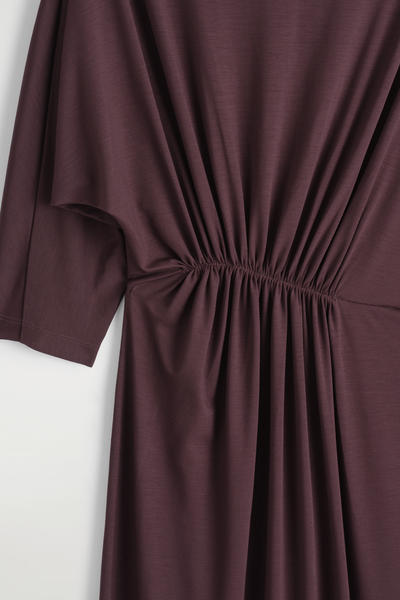 COS ギャザーウエストドレープミディドレス