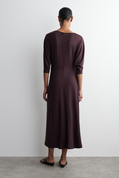 COS ギャザーウエストドレープミディドレス