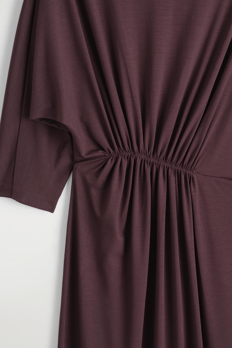 COS ギャザーウエストドレープミディドレス