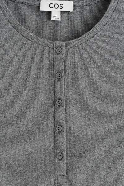 COS ロングスリーブヘンリートップ