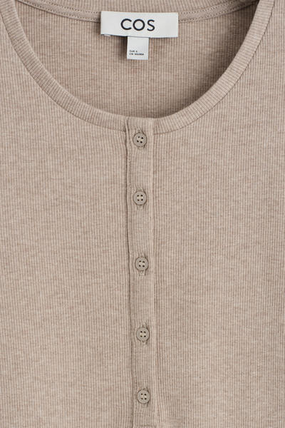 COS ロングスリーブヘンリートップ