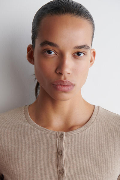 COS ロングスリーブヘンリートップ