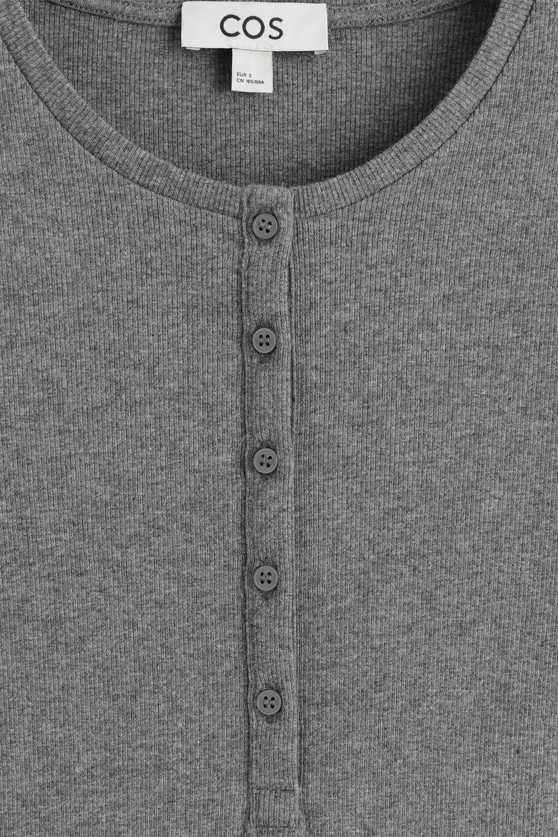 COS ロングスリーブヘンリートップ