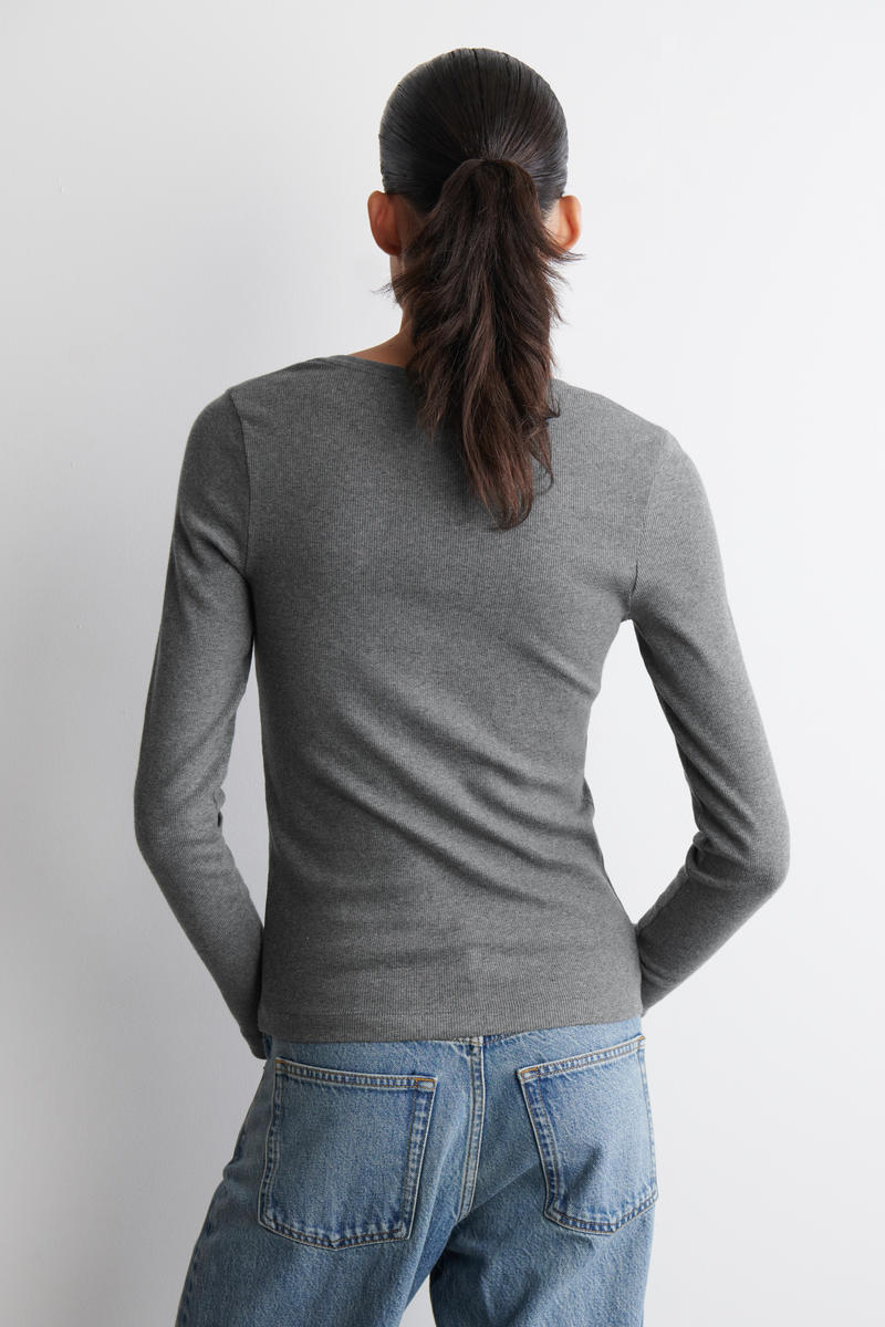 COS ロングスリーブヘンリートップ