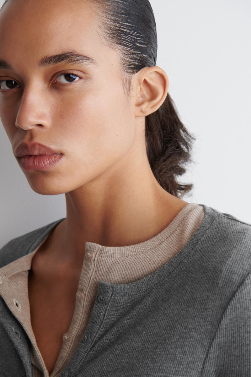 COS ロングスリーブヘンリートップ