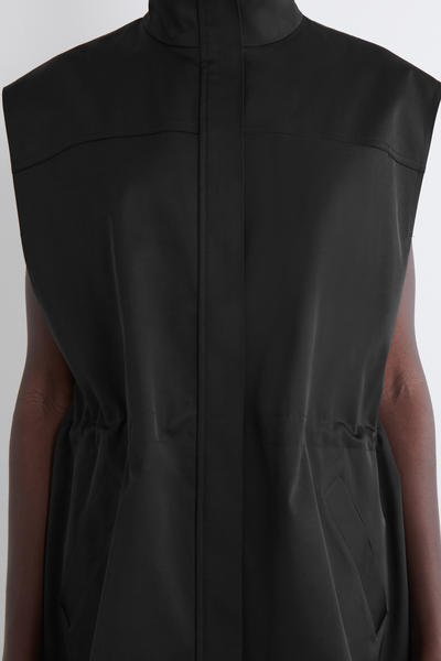 COS モックネックユーティリティベスト