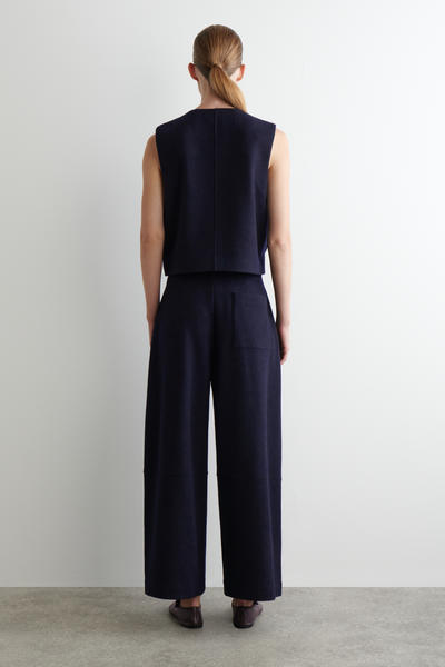 COS ボイルドウールバレルレッグパンツ