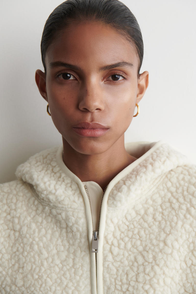 COS フード付きテディジャケット