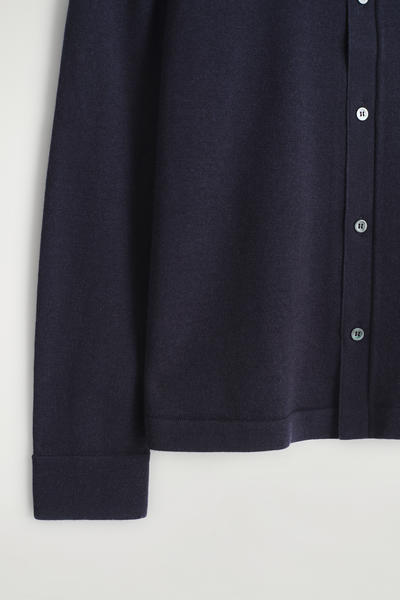 COS メリノウールニットシャツ