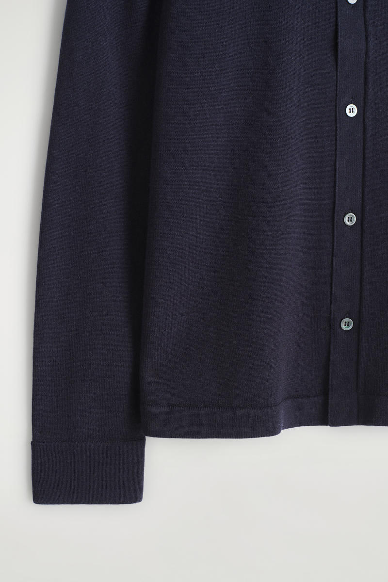 COS メリノウールニットシャツ