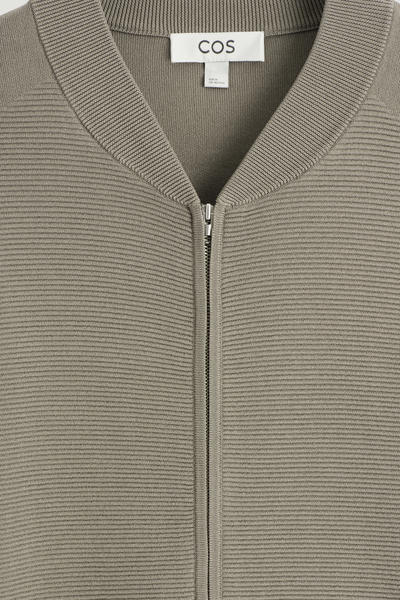 COS テクスチャードニットボンバージャケット