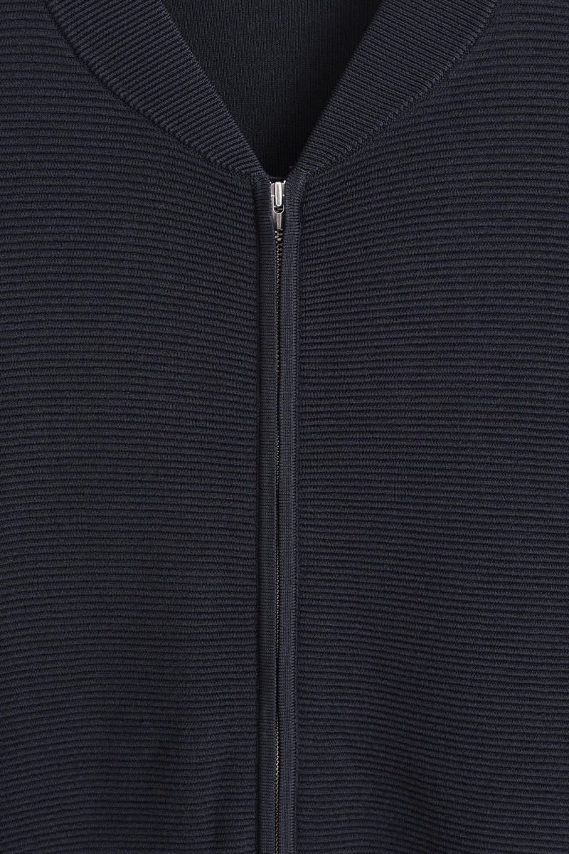 COS テクスチャードニットボンバージャケット