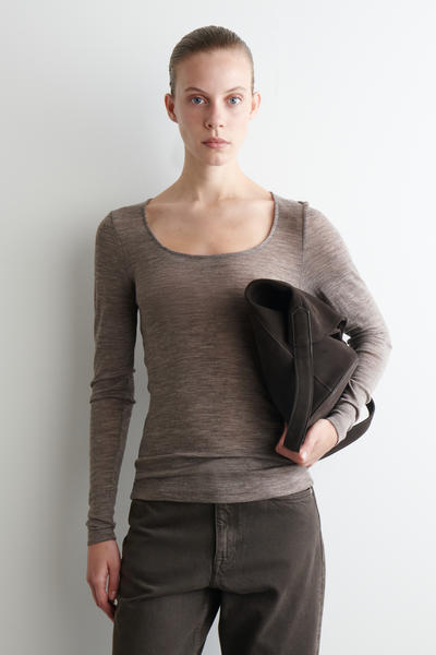 COS メリノウール スクープネック トップ