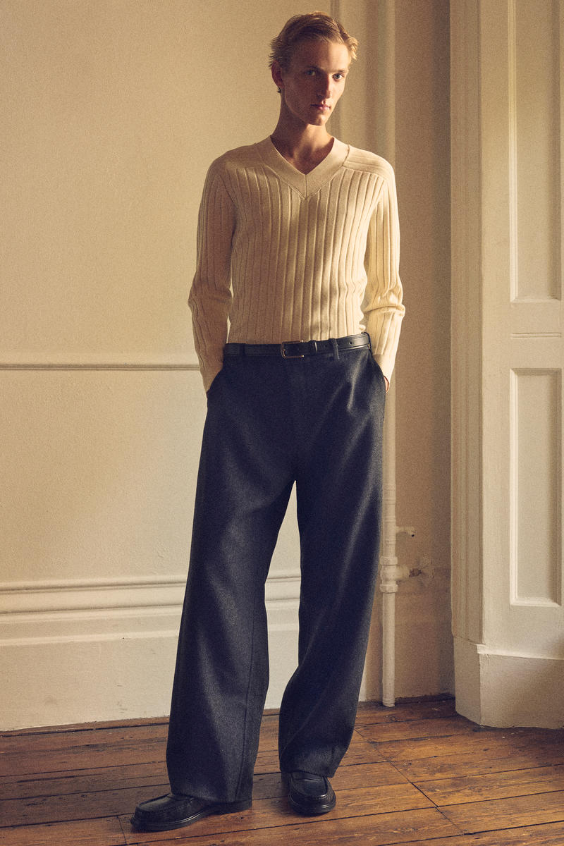 RIBBED-KNIT V-NECK JUMPER リブニットVネックセーター｜COS コス 公式