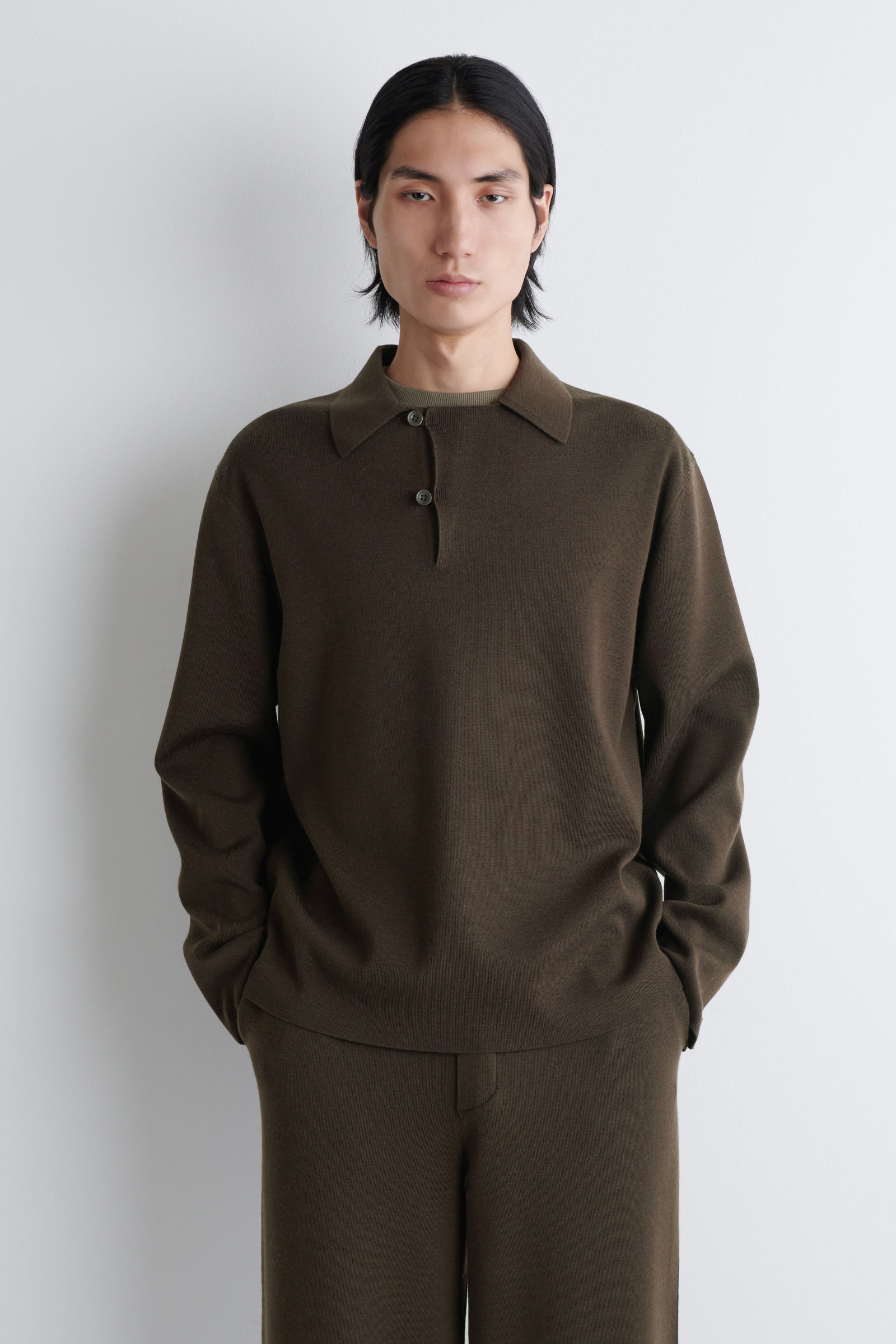 WOOL POLO JUMPER ウールポロニットトップス ダークブラウン｜COS コス