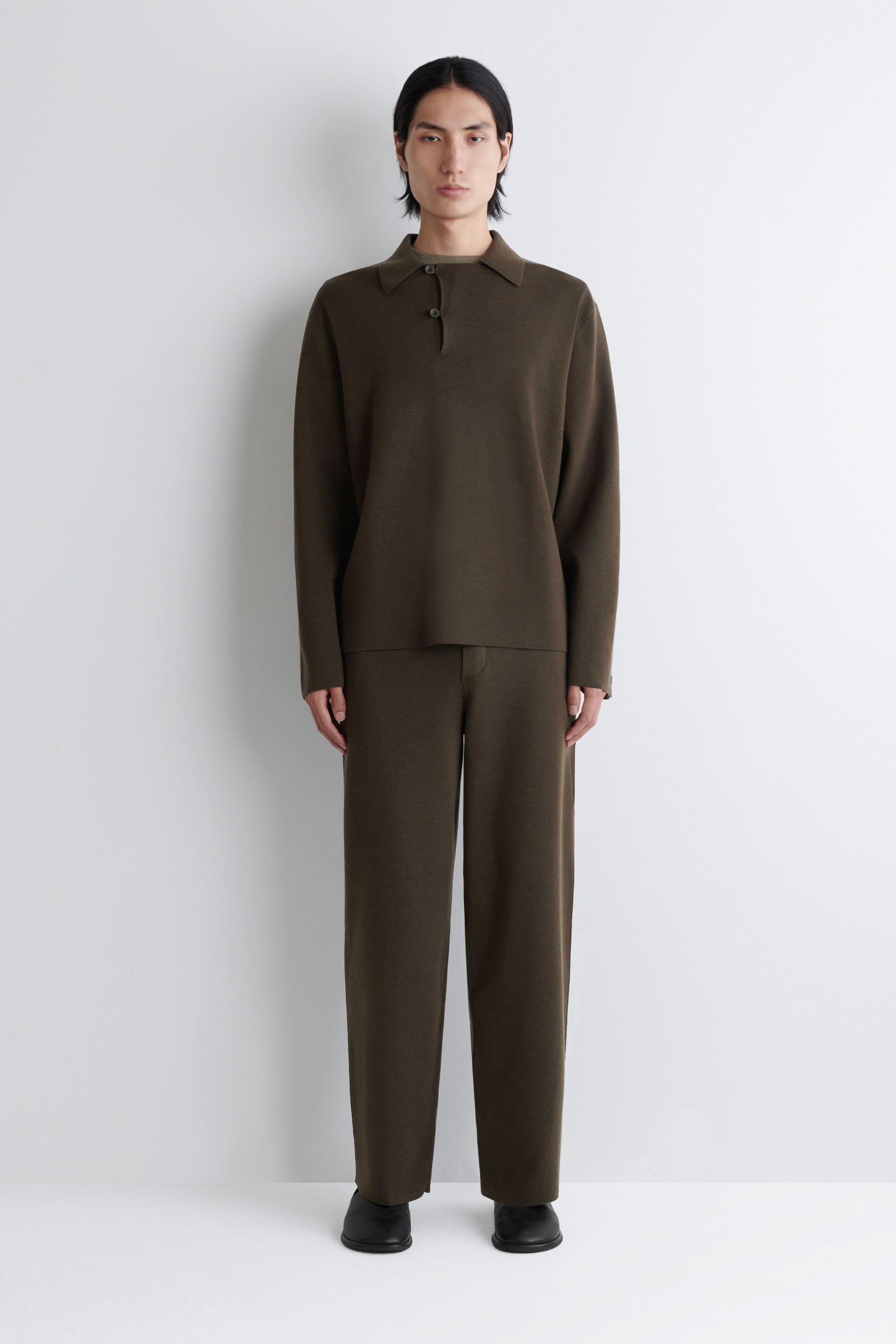 WOOL POLO JUMPER ウールポロニットトップス ダークブラウン｜COS コス