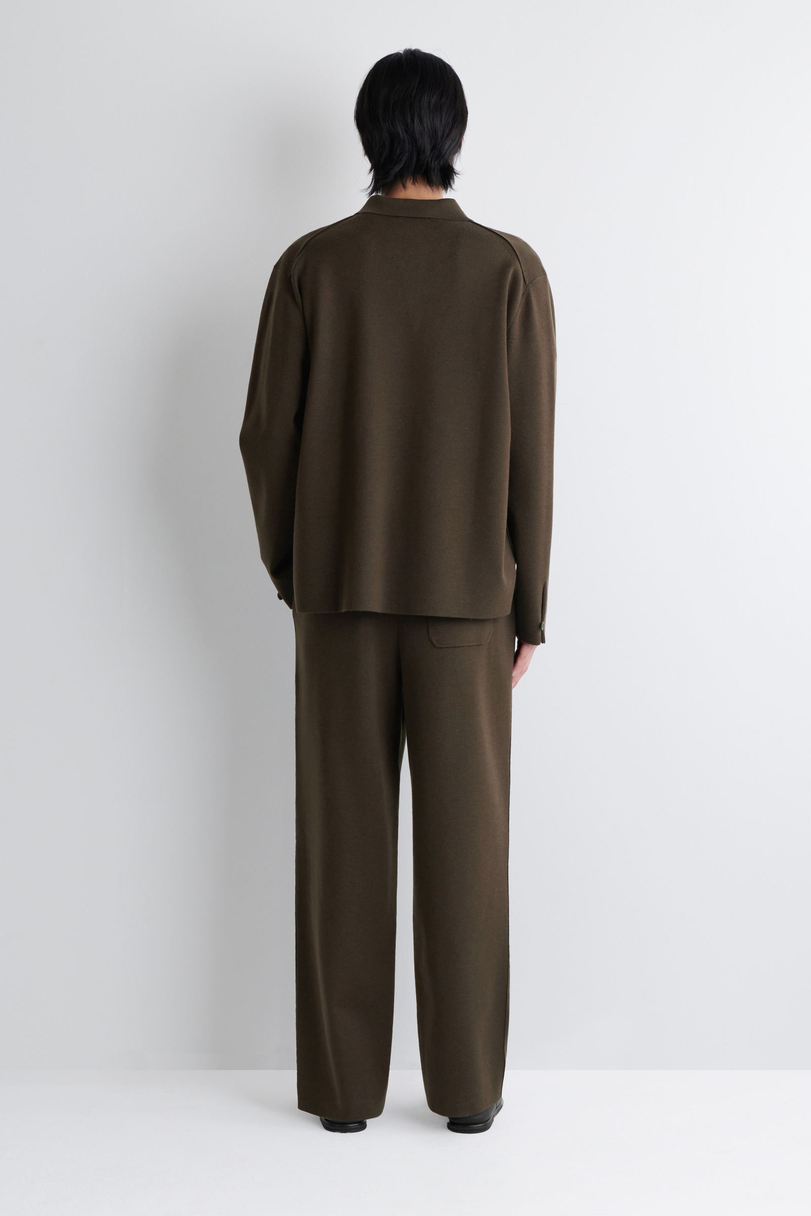 WOOL POLO JUMPER ウールポロニットトップス ダークブラウン｜COS コス