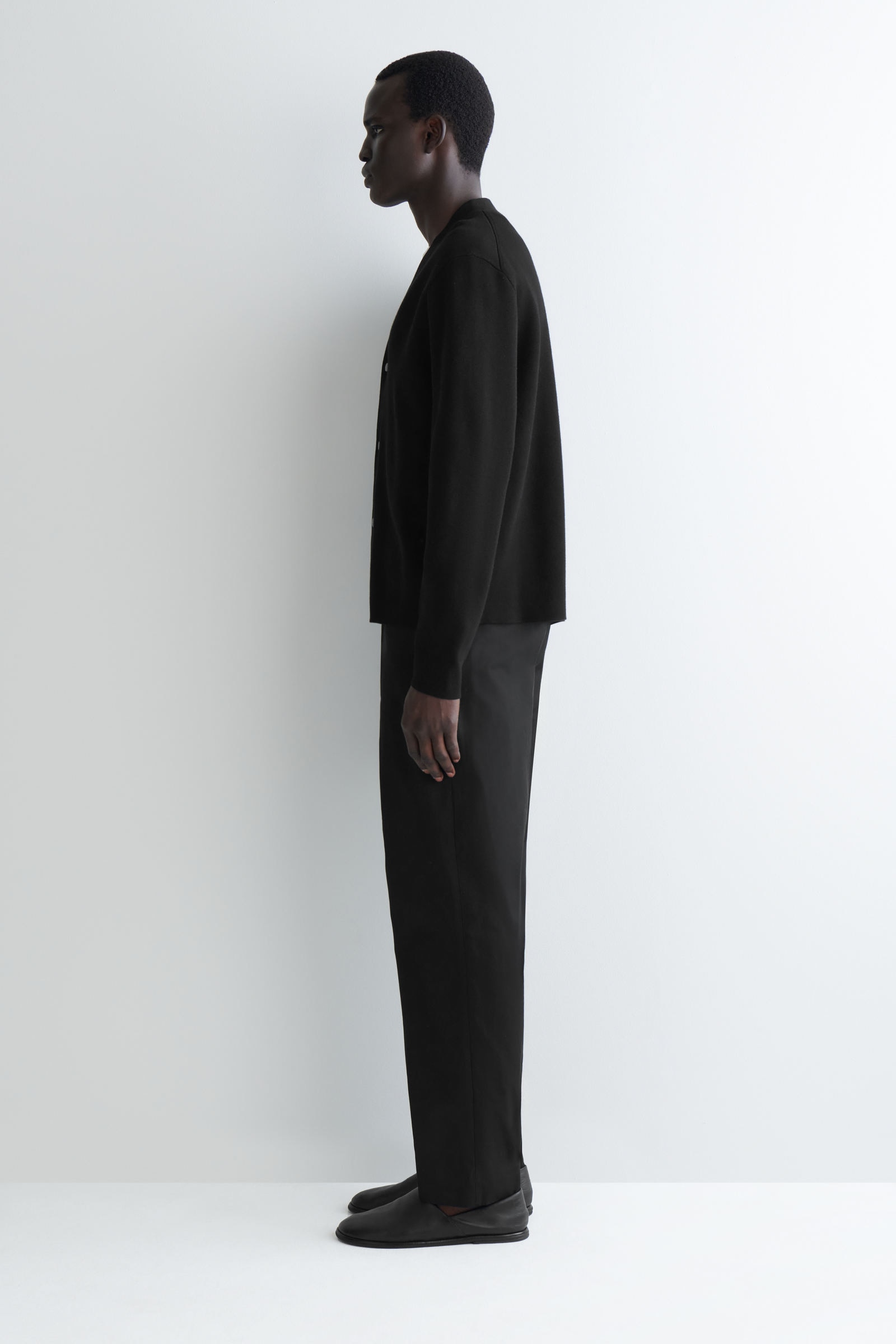 【希少】COS ニットカーディガン　ブラック　XS OVERSIZED V-NECK CARDIGAN オーバーサイズVネックカーディガン