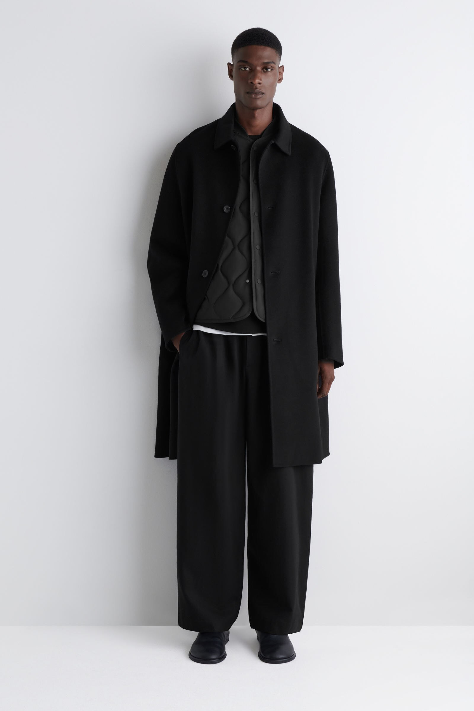 QUILTED DOWN GILET キルティングダウンジレ ブラック｜COS コス 公式