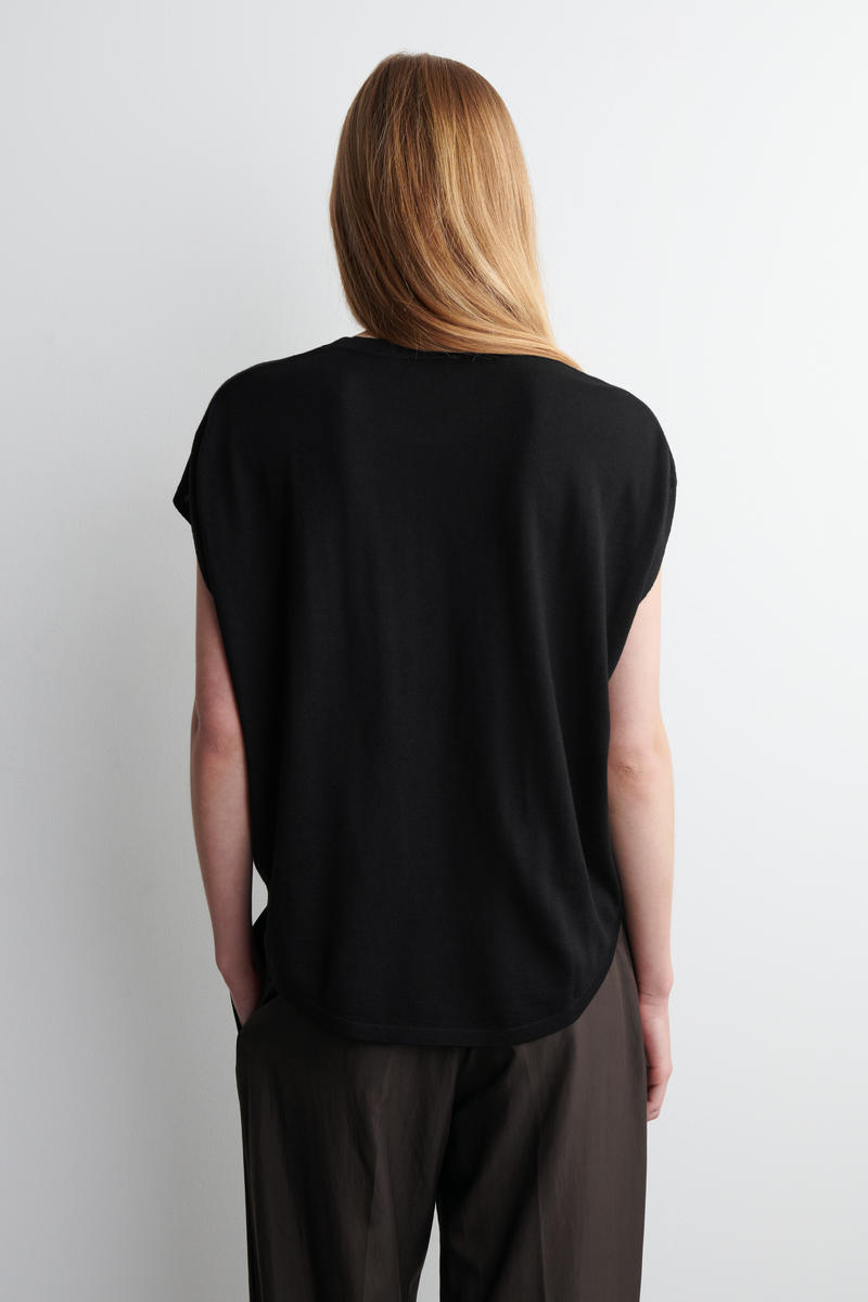 COS サークルカットメリノウールトップ