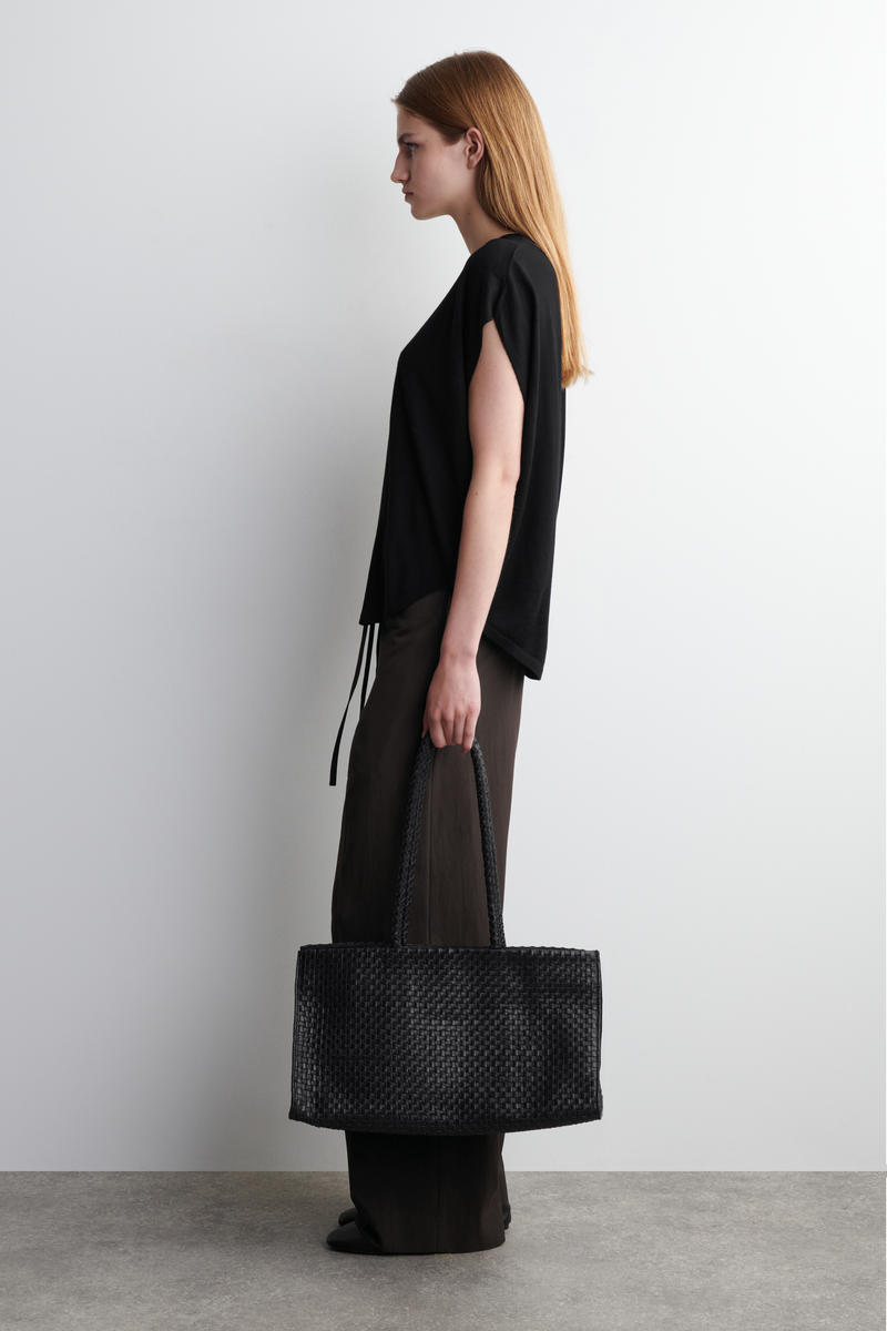 COS サークルカットメリノウールトップ