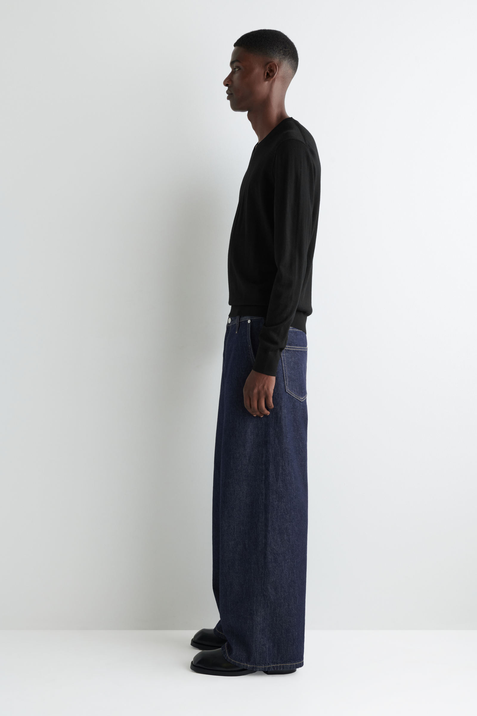 WIDE-LEG DENIM TROUSERS ワイドレッグデニムパンツ ダークブルー｜COS