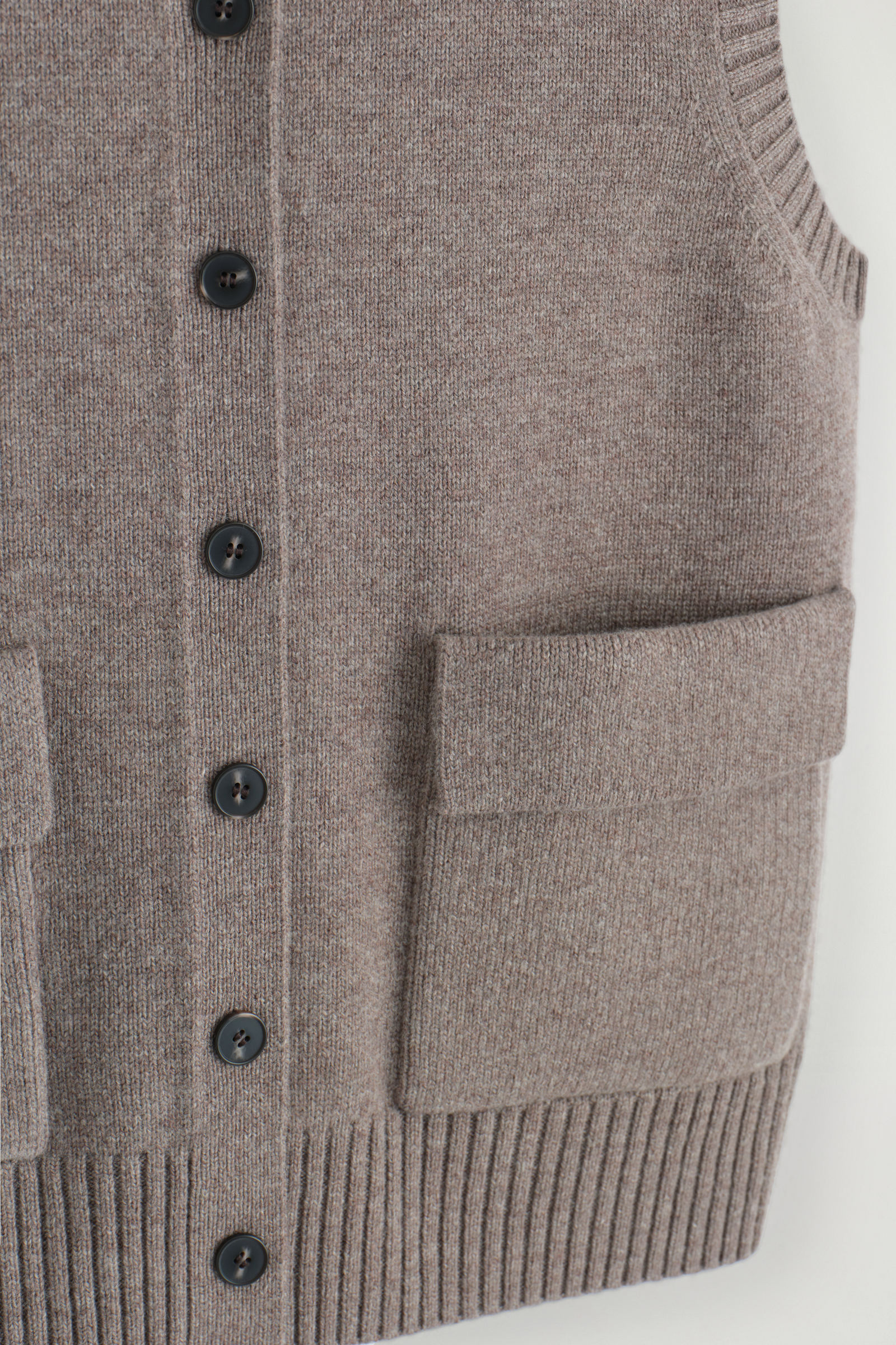 新品未使用　cosウールベスト MERINO WOOL V-NECK VEST メリノウール Vネックベスト ブラック｜COS