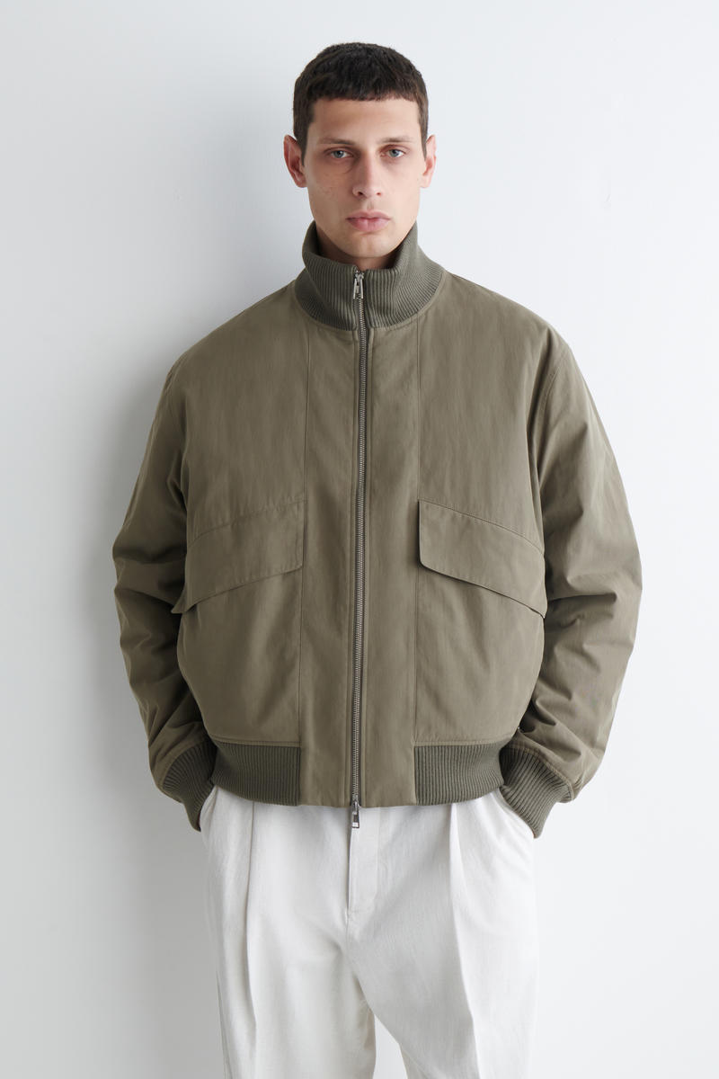 ジャケット・アウター PADDED BOMBER JACKET - COS PADDED COTTON FLIGHT JACKET パッド入り綿フライトジャケット