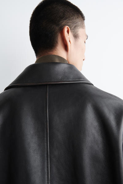 BURNISHED-LEATHER JACKET 光沢感のあるレザージャケット ブラック