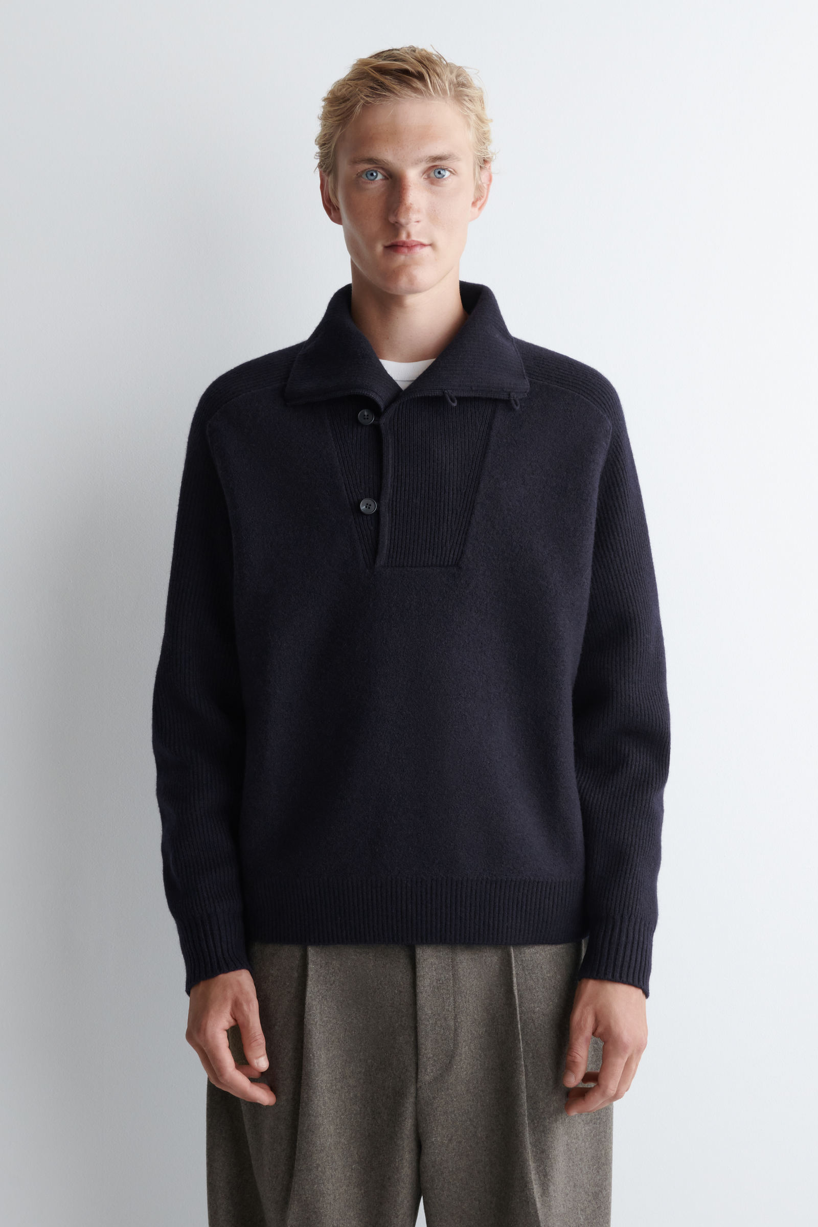 PANELLED MERINO WOOL FUNNEL-NECK JUMPER パネルデザイン メリノ