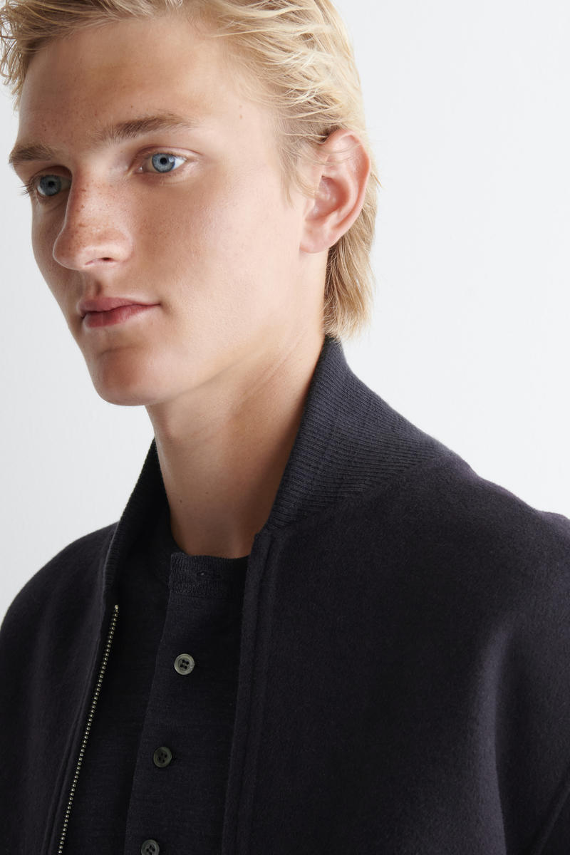 COS ウールブレンドヘンリートップ