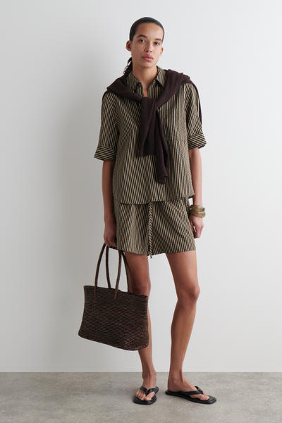 COS 薄手のストライプシャツ