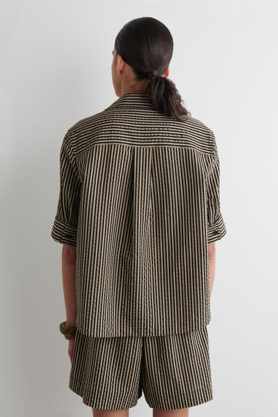 COS 薄手のストライプシャツ