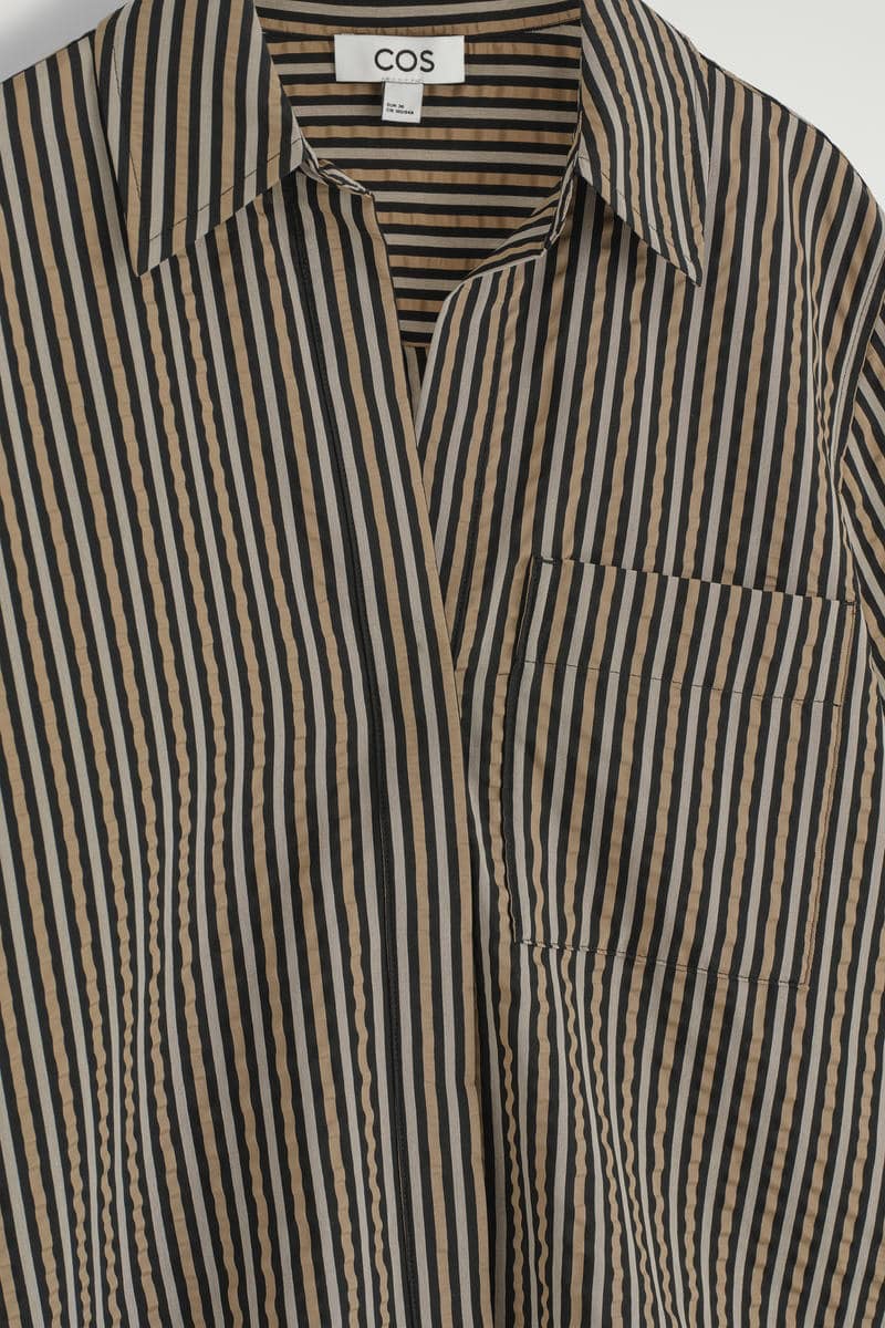 COS 薄手のストライプシャツ