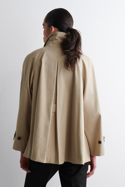 COS Aライントレンチジャケット