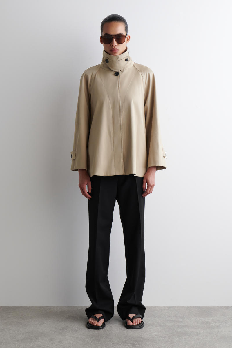 COS Aライントレンチジャケット