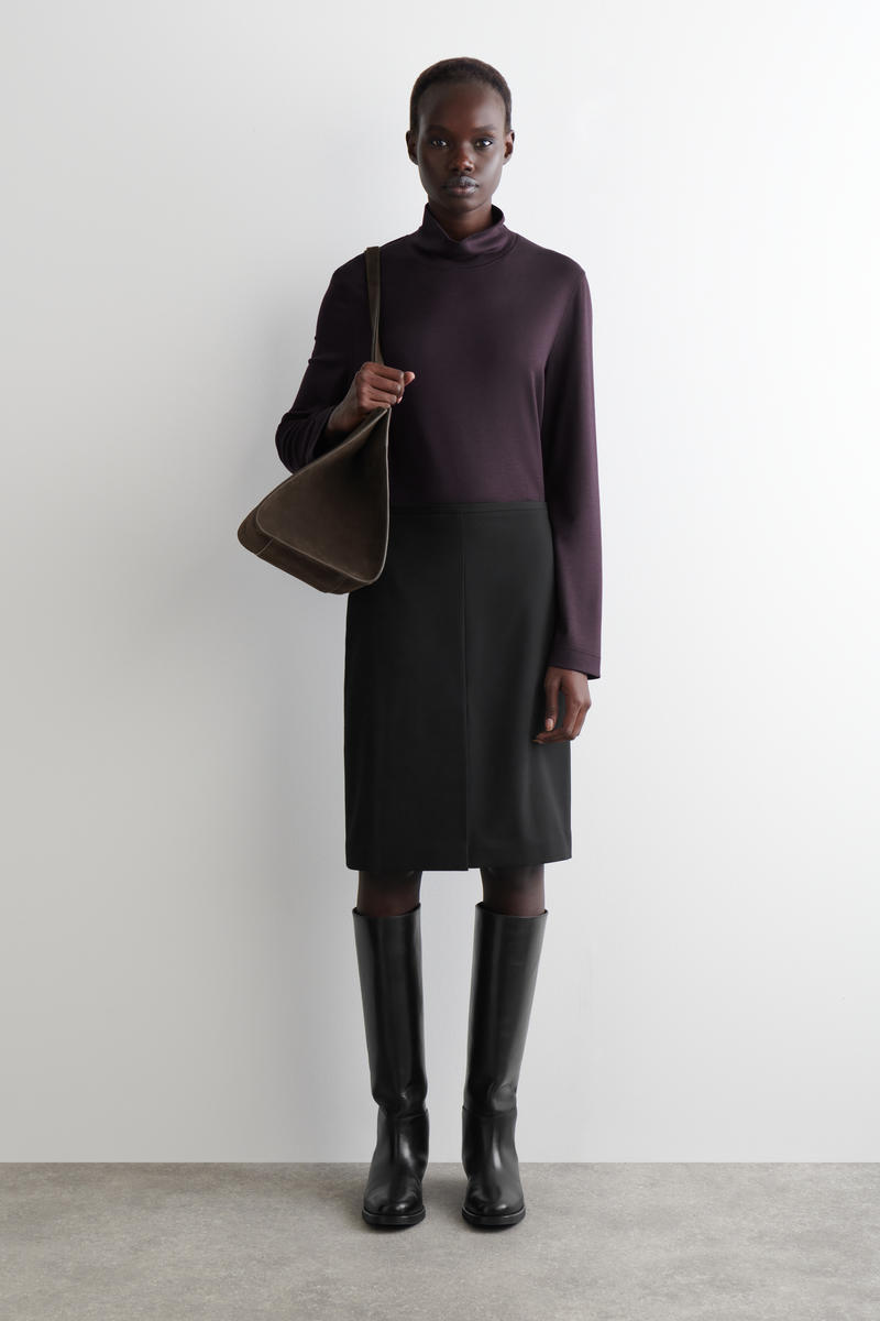 COS ハイネックジャージートップ