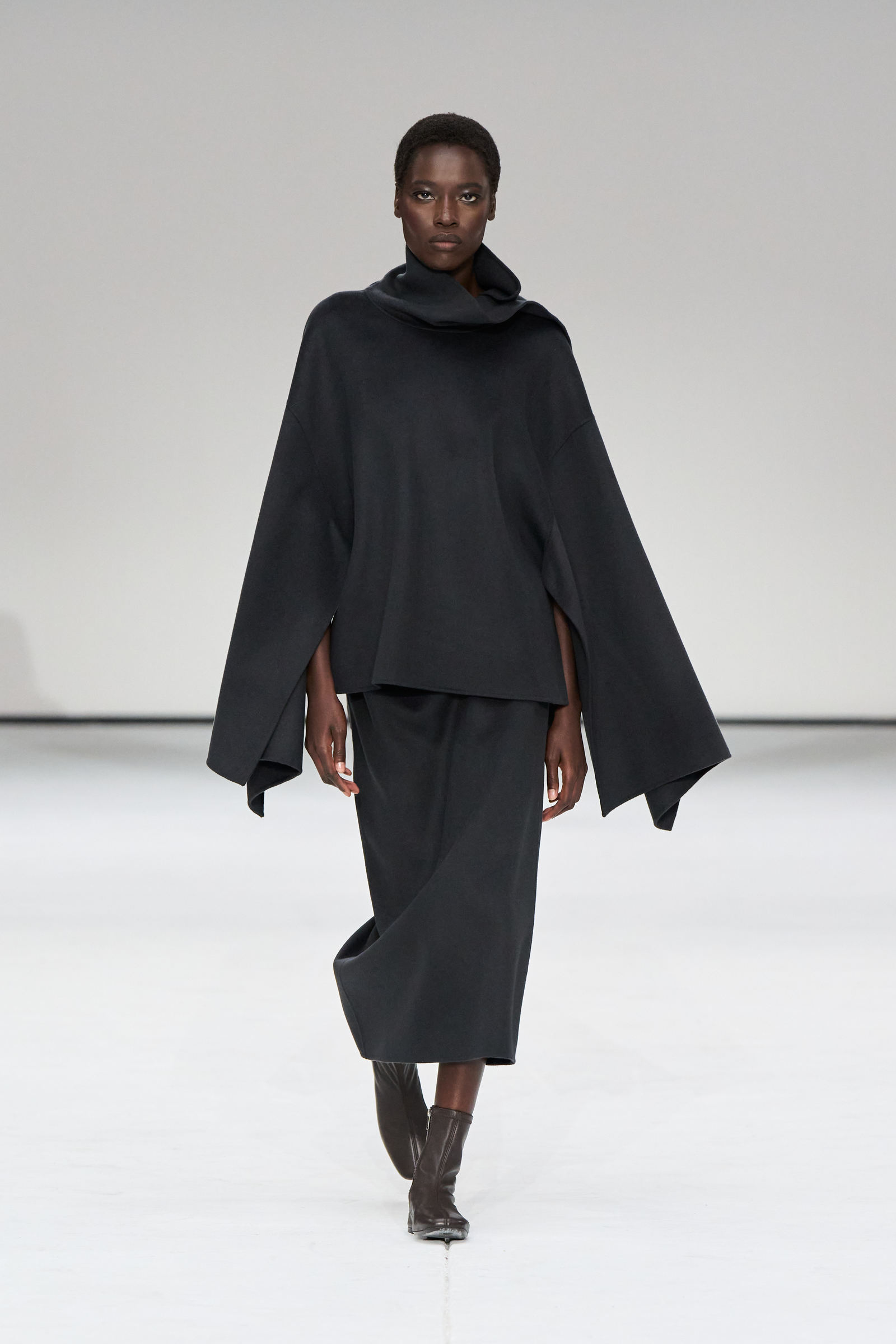 DOUBLE-FACED WOOL CAPE ダブルフェイスウールケープ スチール｜COS