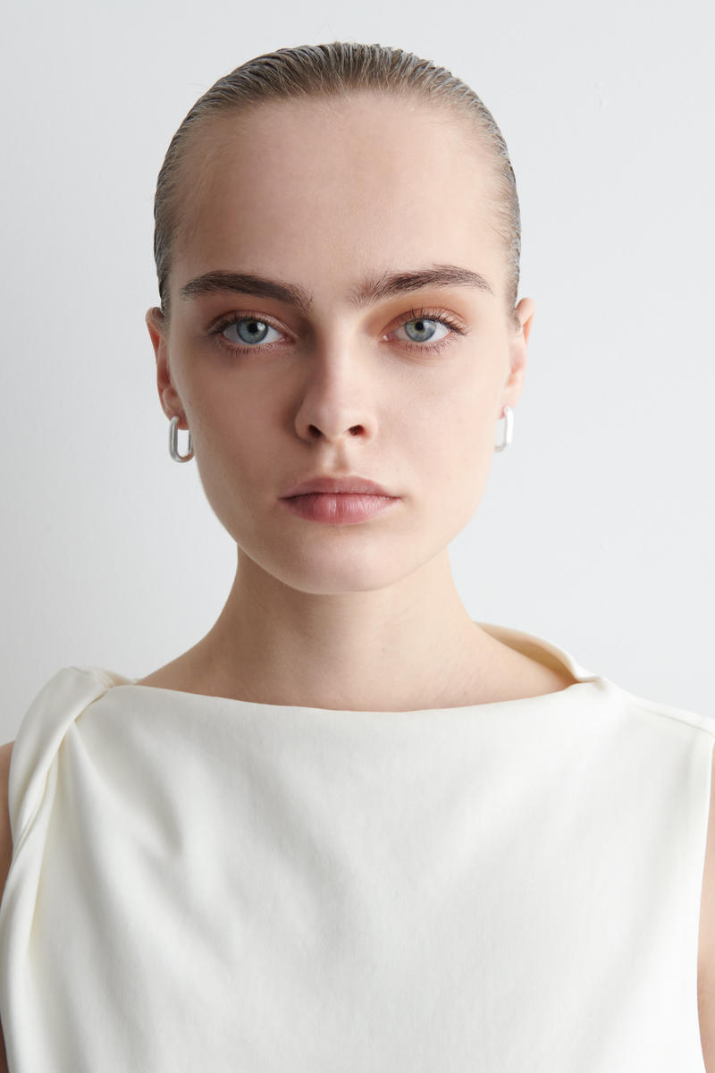 COS 楕円形フープイアリング